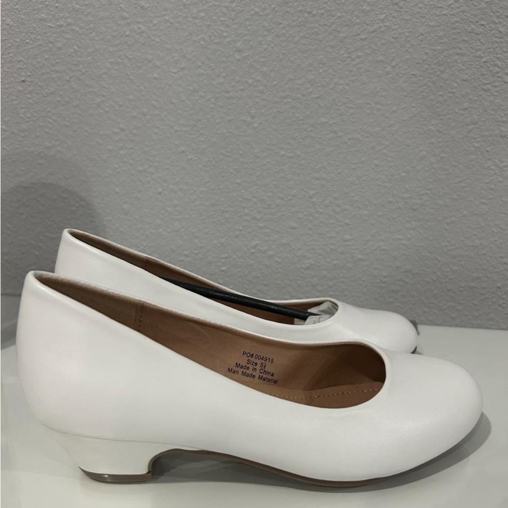 White block heel shoes, super cute and dainty